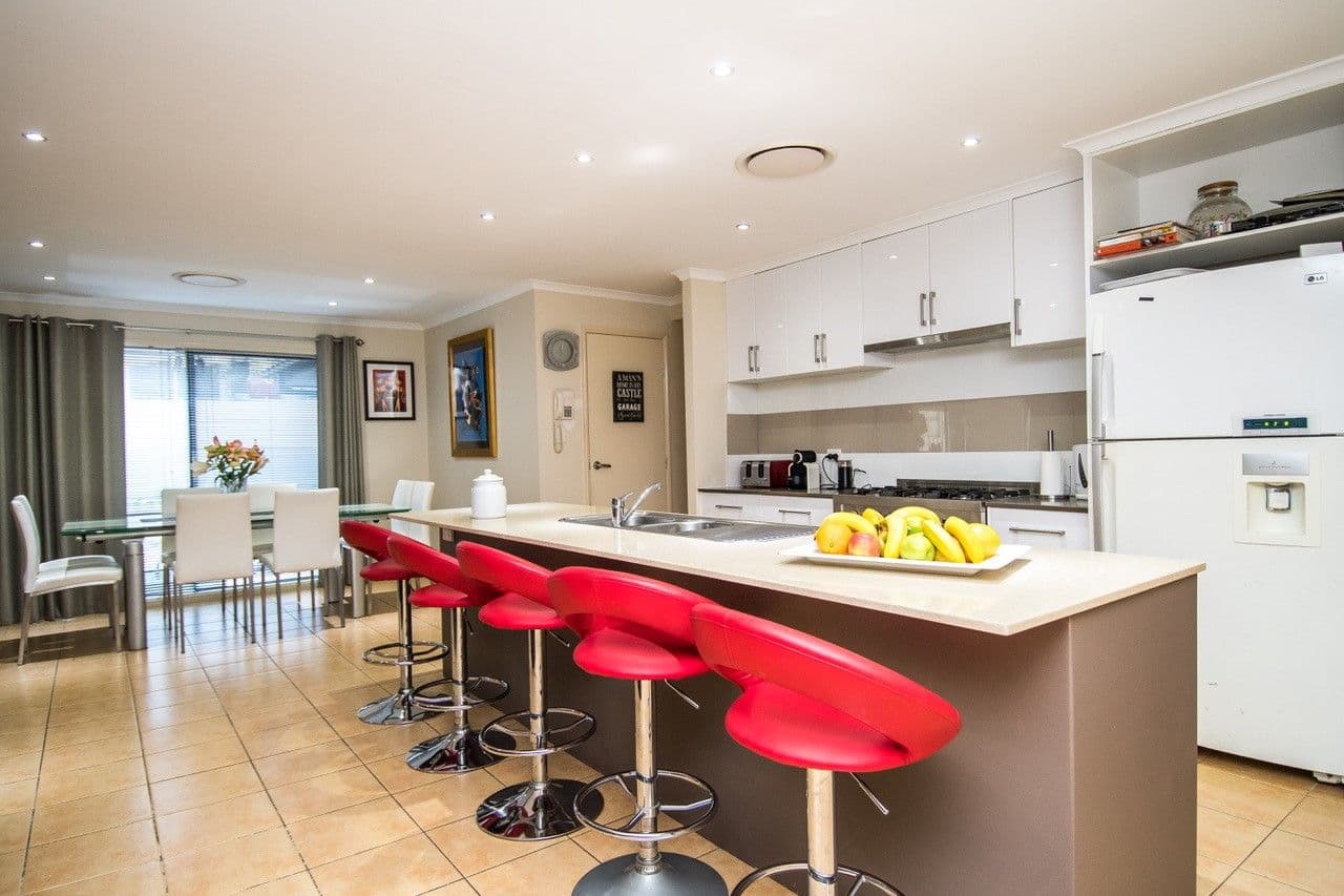 45 Nottinghill Gate Drive, Arundel QLD 4214, Arundel - Thumbnail 4