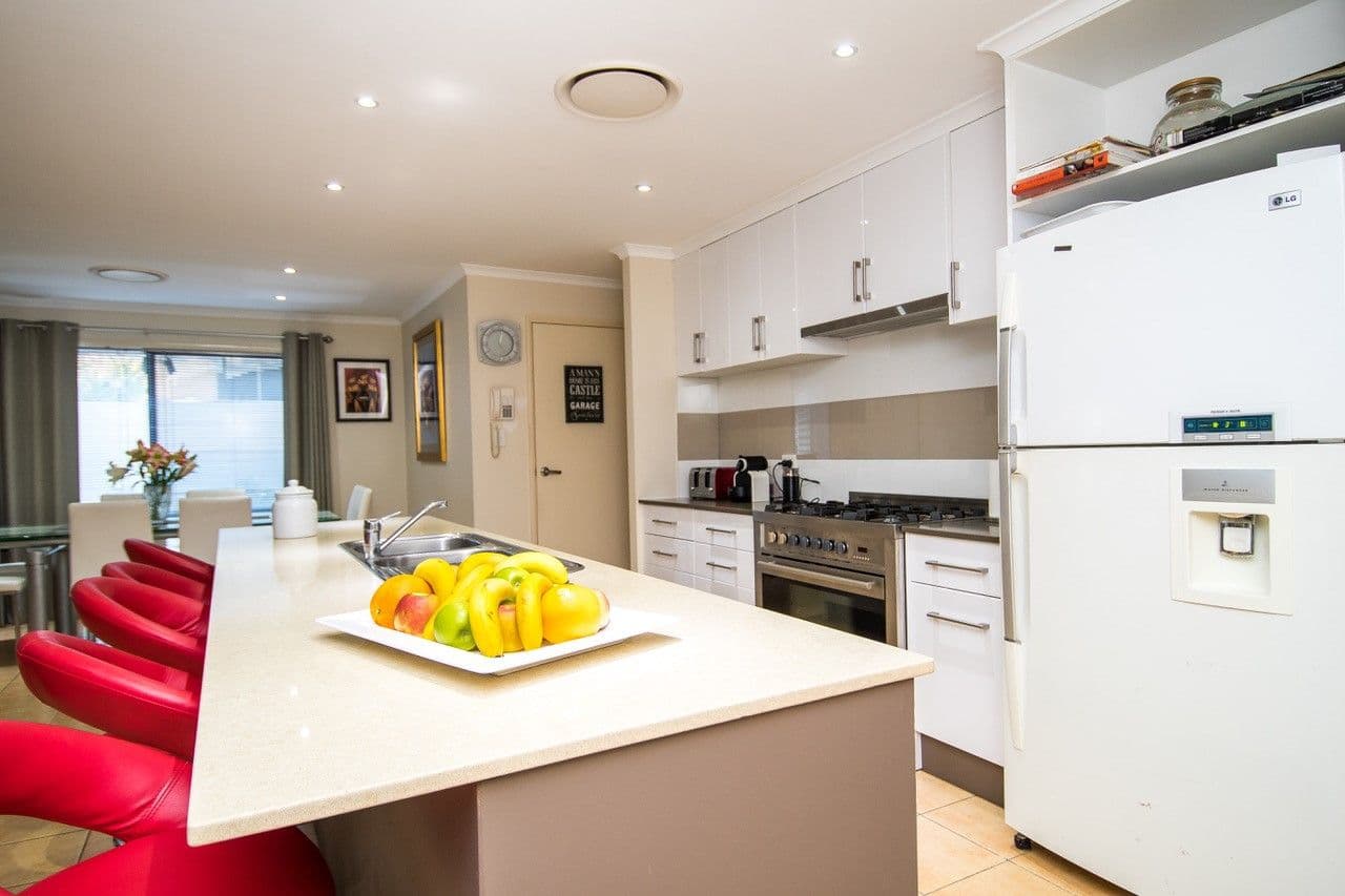 45 Nottinghill Gate Drive, Arundel QLD 4214, Arundel - Thumbnail 5