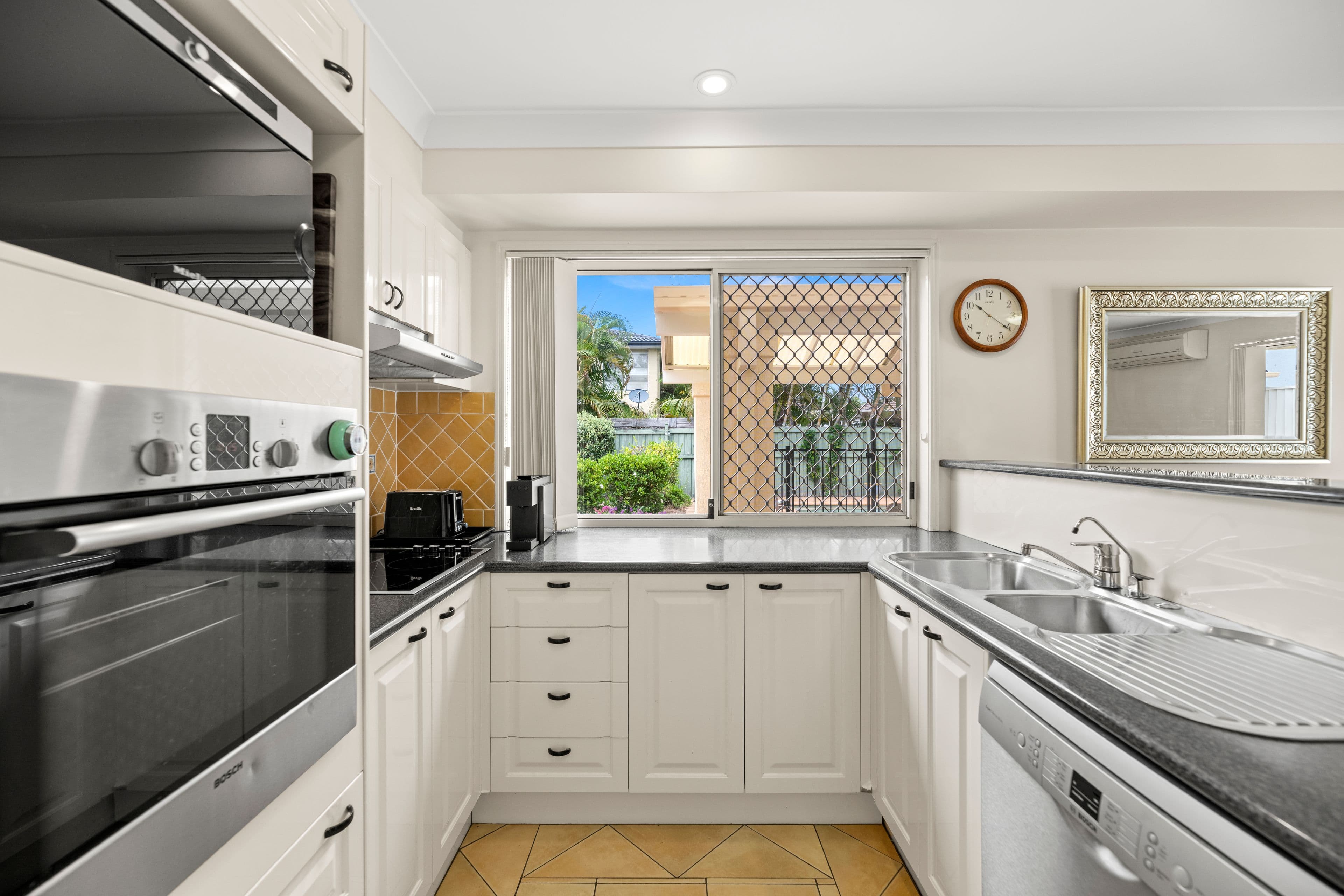 199 Dunlin Drive, Burleigh Waters QLD 4220, Burleigh Waters - Thumbnail 6