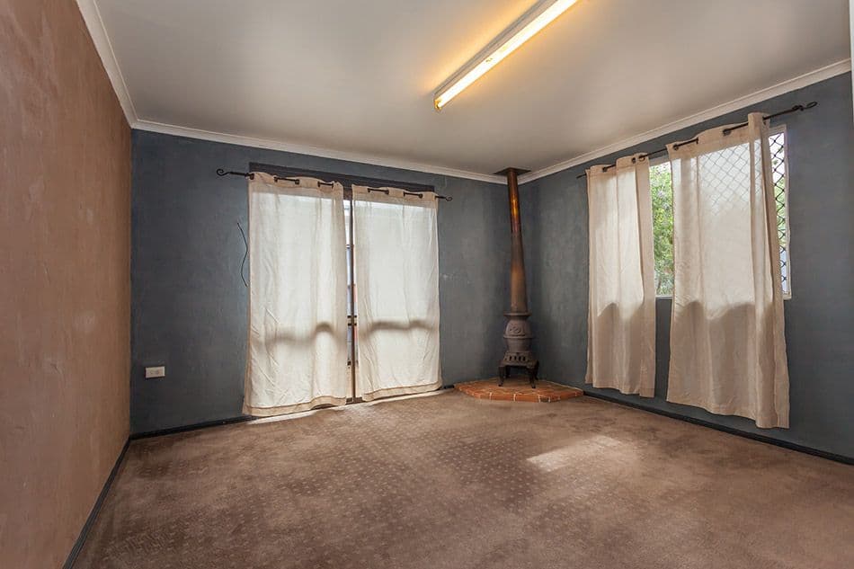 17 Cloake Street, ROCKVILLE QLD 4350, Rockville - Thumbnail 4