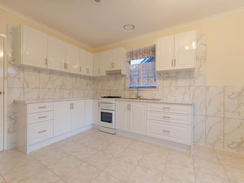 20 Laurina Crescent, Frankston North VIC 3200, Frankston North - Thumbnail 2