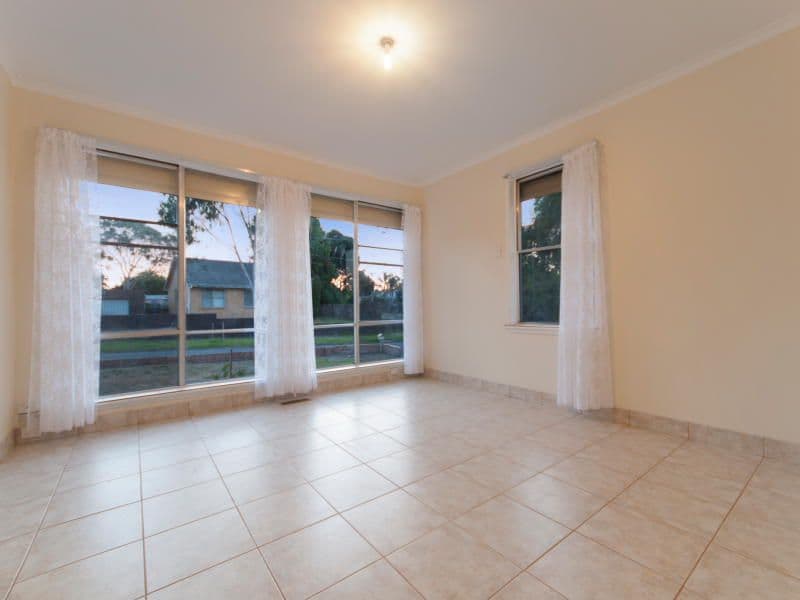 20 Laurina Crescent, Frankston North VIC 3200, Frankston North - Thumbnail 3