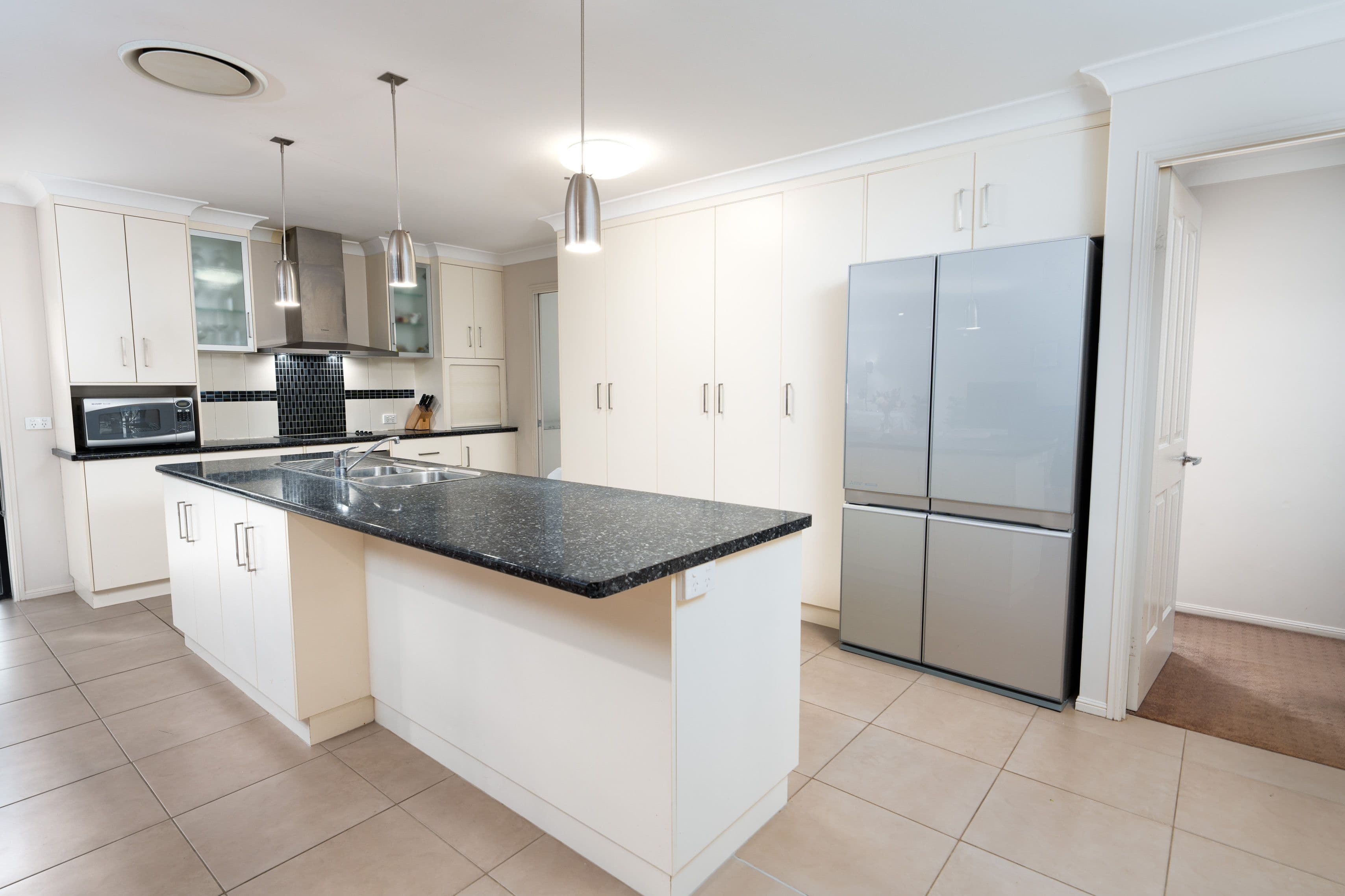 7 Beetson Drive, Roma QLD 4455, Roma - Thumbnail 2