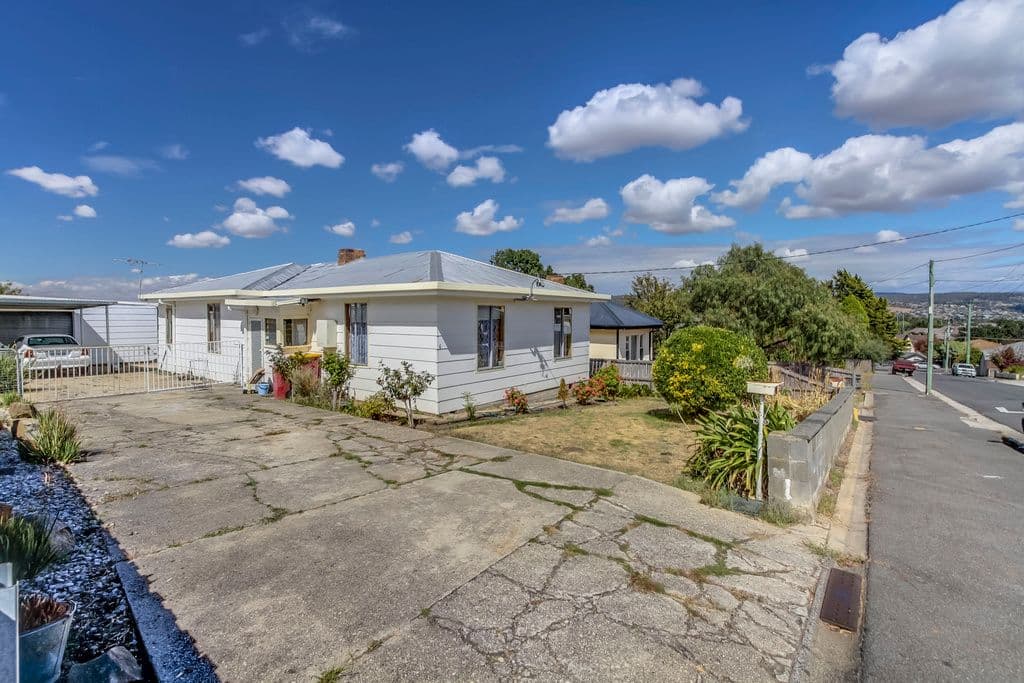 6 Walkers Avenue, NEWNHAM TAS 7248, Newnham - Image 1