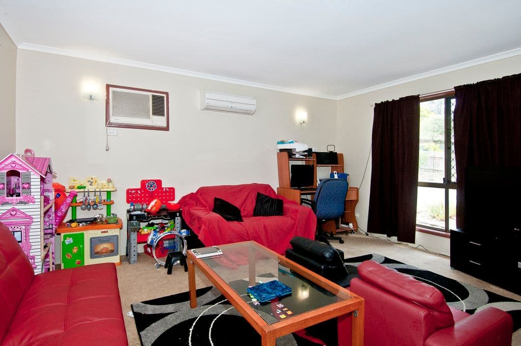 26 Glastonbury Drive, BETHANIA QLD 4205, Bethania - Thumbnail 2