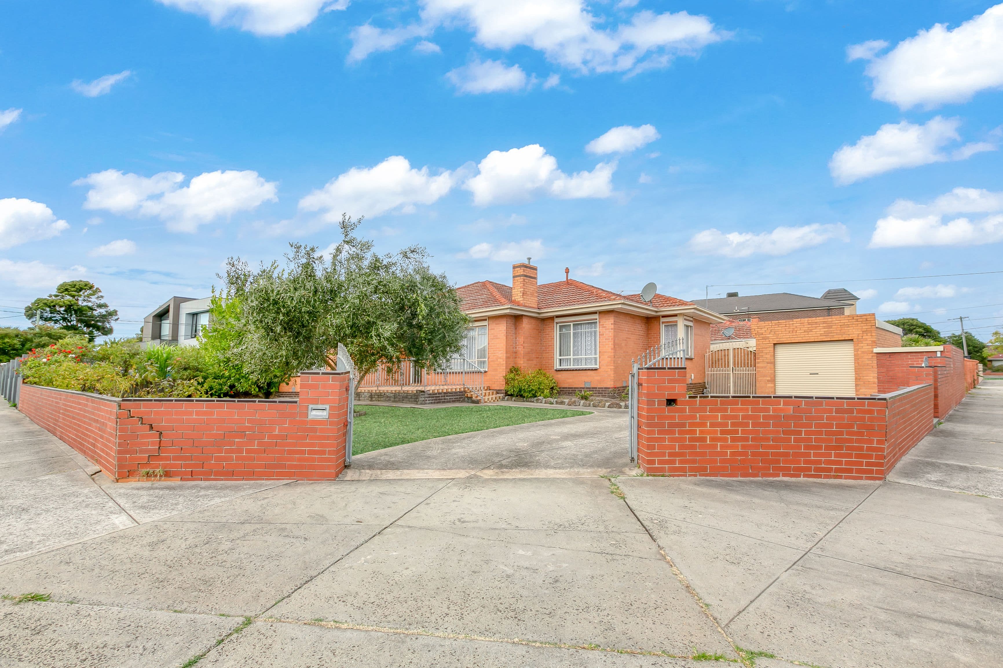 10 Rosenthal Crescent, Reservoir VIC 3073, Reservoir - Thumbnail 2