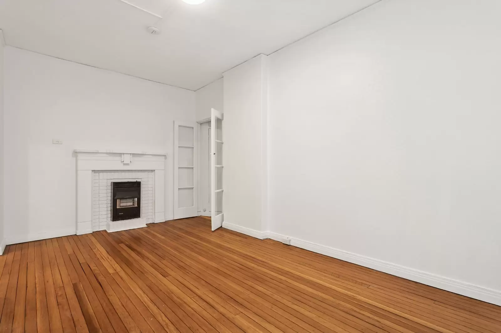 12/4 Henrietta Street, Double Bay, Indooroopilly - Thumbnail 3