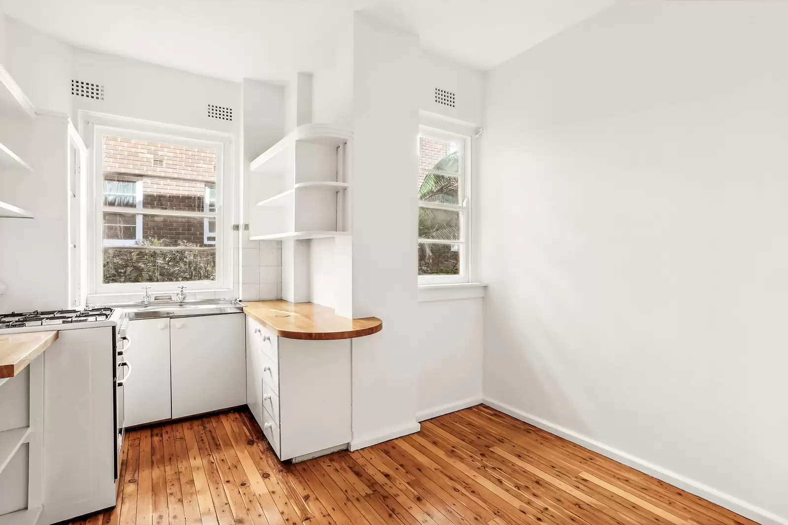 12/4 Henrietta Street, Double Bay, Indooroopilly - Thumbnail 4