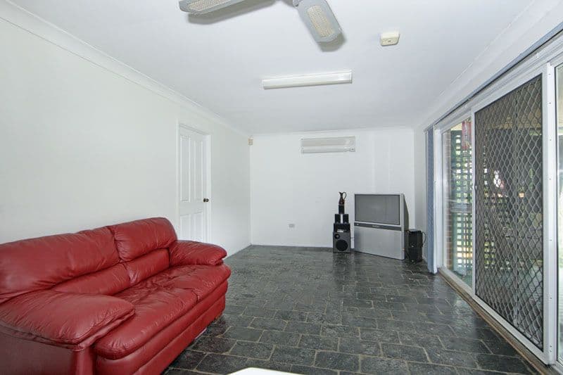 205 Cresthaven Avenue, BATEAU BAY NSW 2261, Bateau Bay - Thumbnail 4