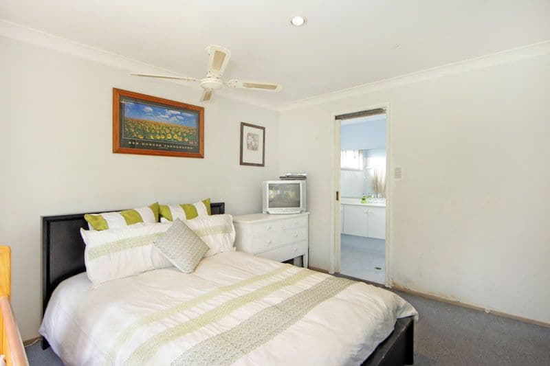 205 Cresthaven Avenue, BATEAU BAY NSW 2261, Bateau Bay - Thumbnail 5