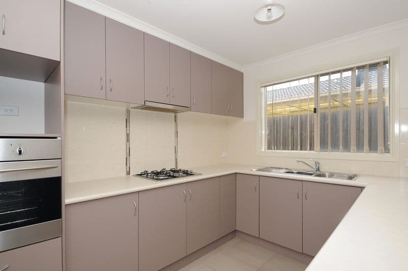 35 Pharaoh Drive, CRANBOURNE VIC 3977, Cranbourne - Thumbnail 2