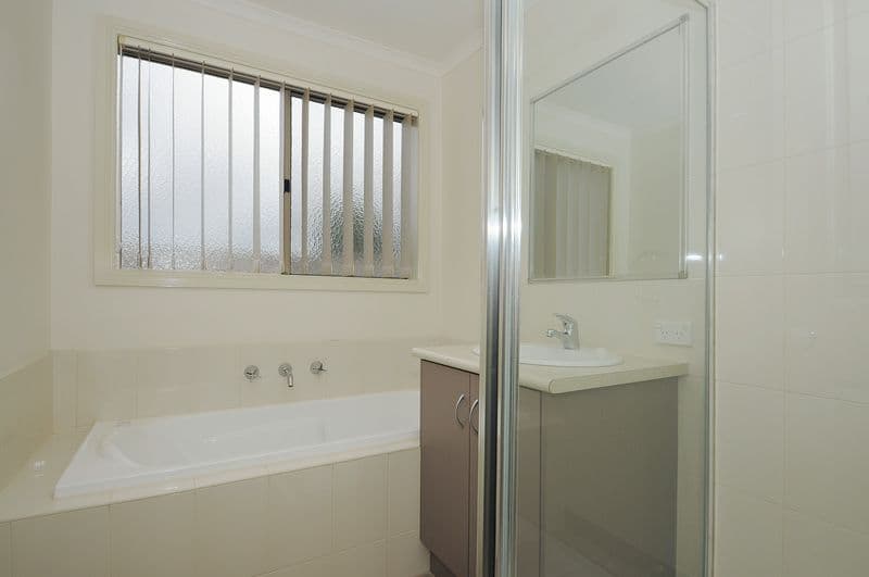 35 Pharaoh Drive, CRANBOURNE VIC 3977, Cranbourne - Thumbnail 3