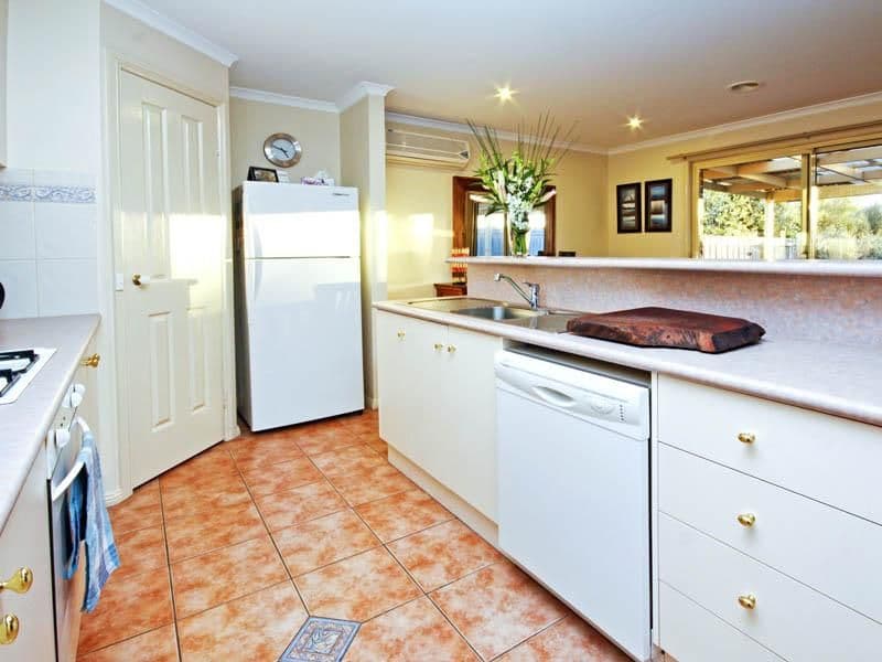 50 Meadenhall Drive, ST ALBANS PARK VIC 3219, St Albans Park - Thumbnail 4