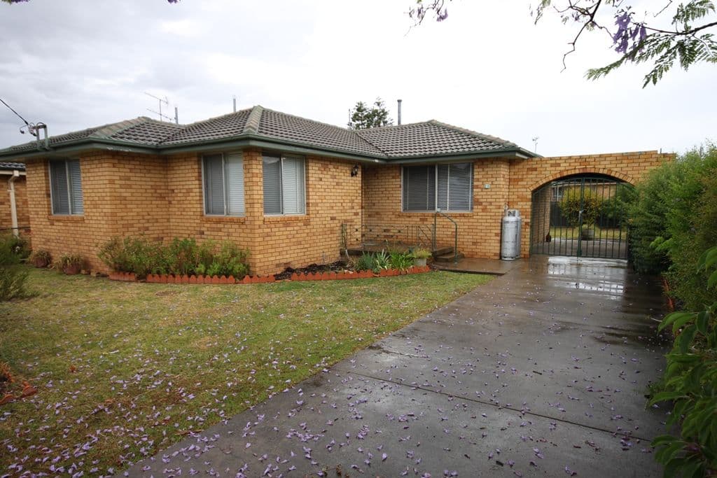 10 Larool Street, TAMWORTH NSW 2340, South Tamworth - Thumbnail 2