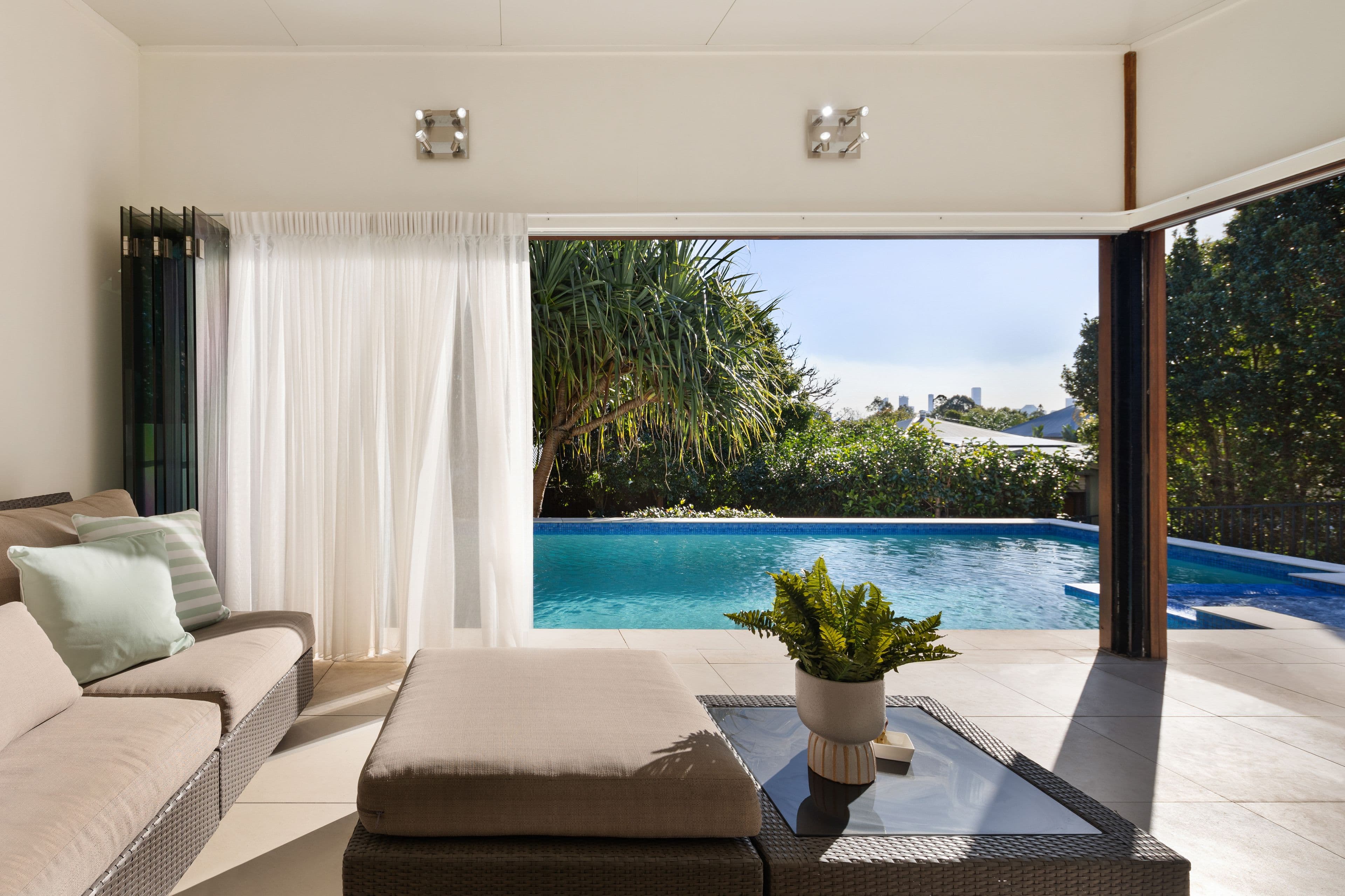 15 Combles Road, Camp Hill QLD 4152, Camp Hill - Thumbnail 2
