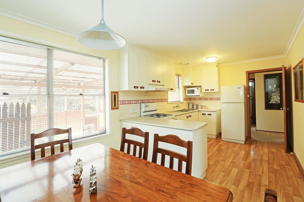 8 Buffalo Avenue, Corio VIC 3214, Corio - Thumbnail 2
