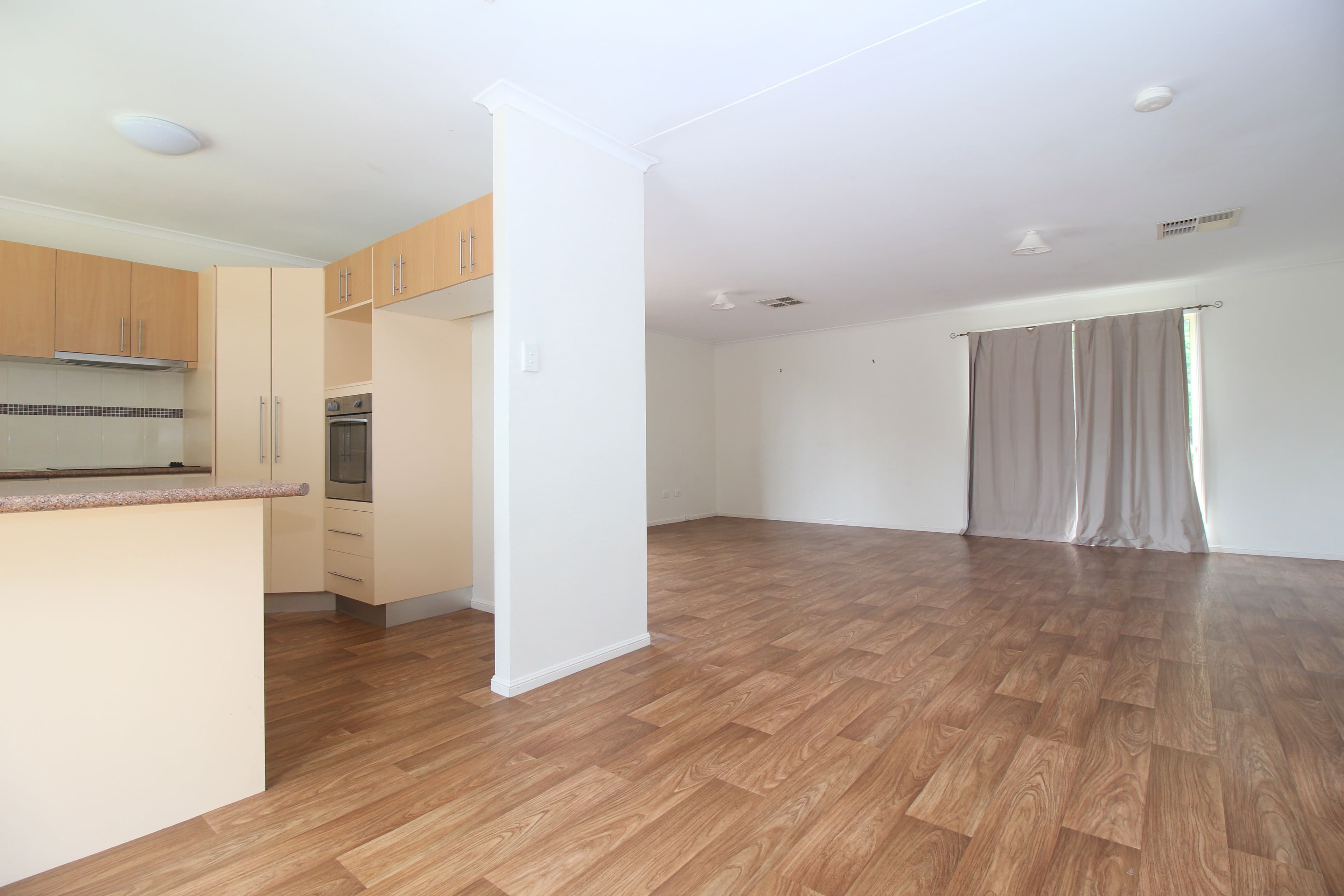 15 Gray Street, Emerald QLD 4720, Emerald - Thumbnail 3