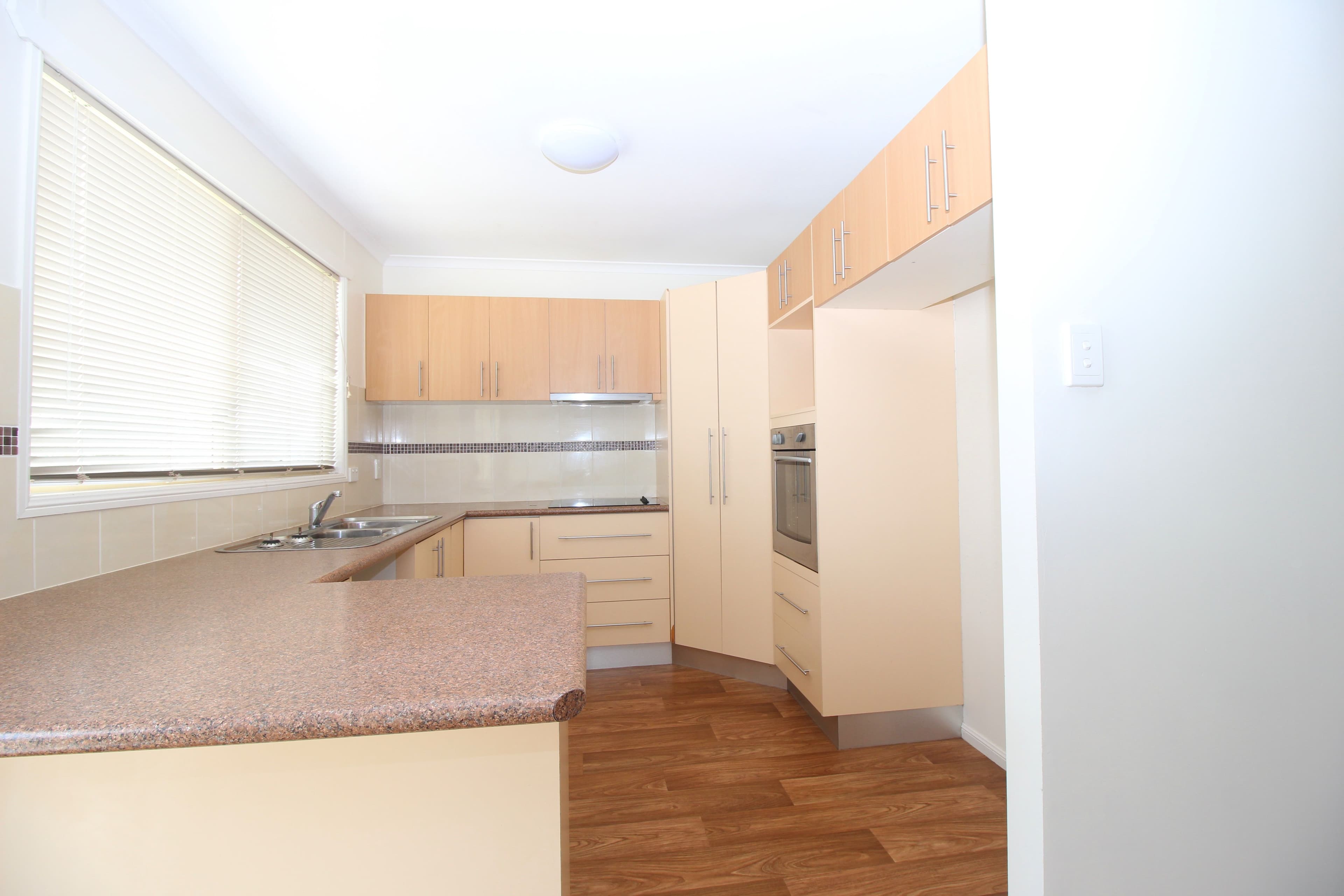 15 Gray Street, Emerald QLD 4720, Emerald - Thumbnail 4
