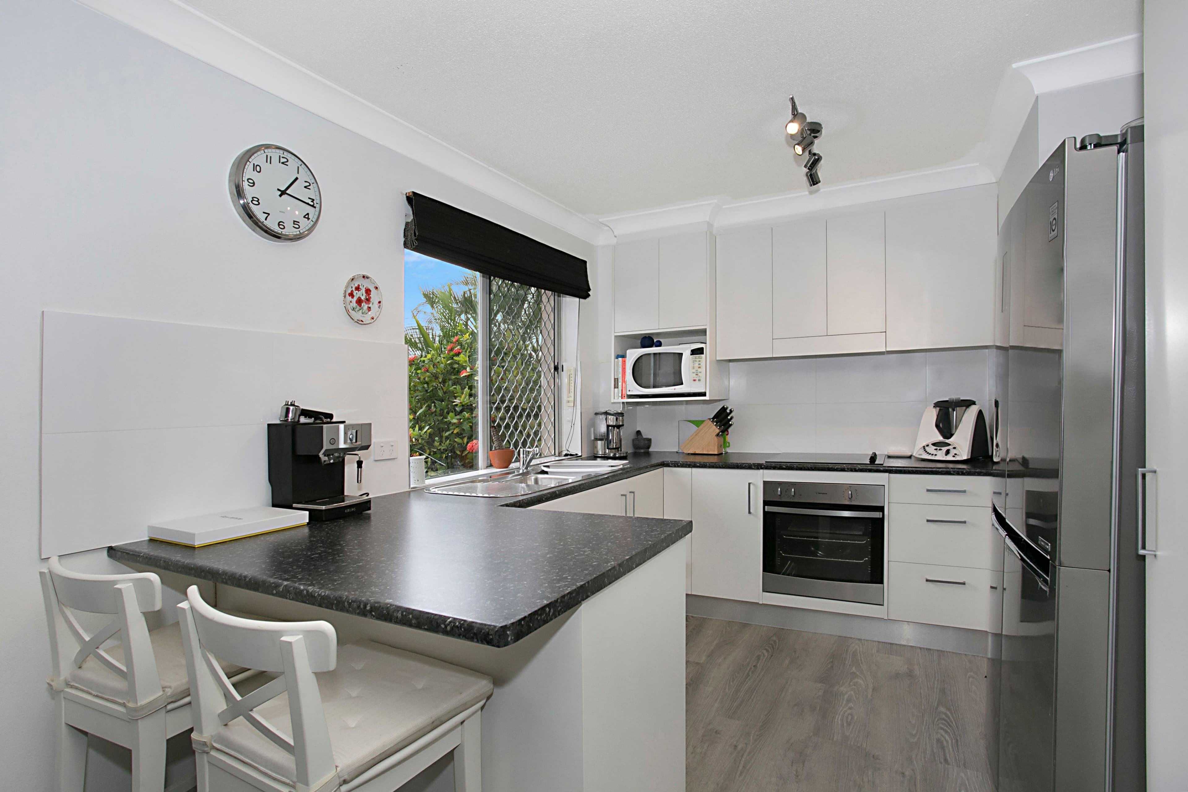 29 West Burleigh Road, Burleigh Heads QLD 4220, Burleigh Heads - Thumbnail 2