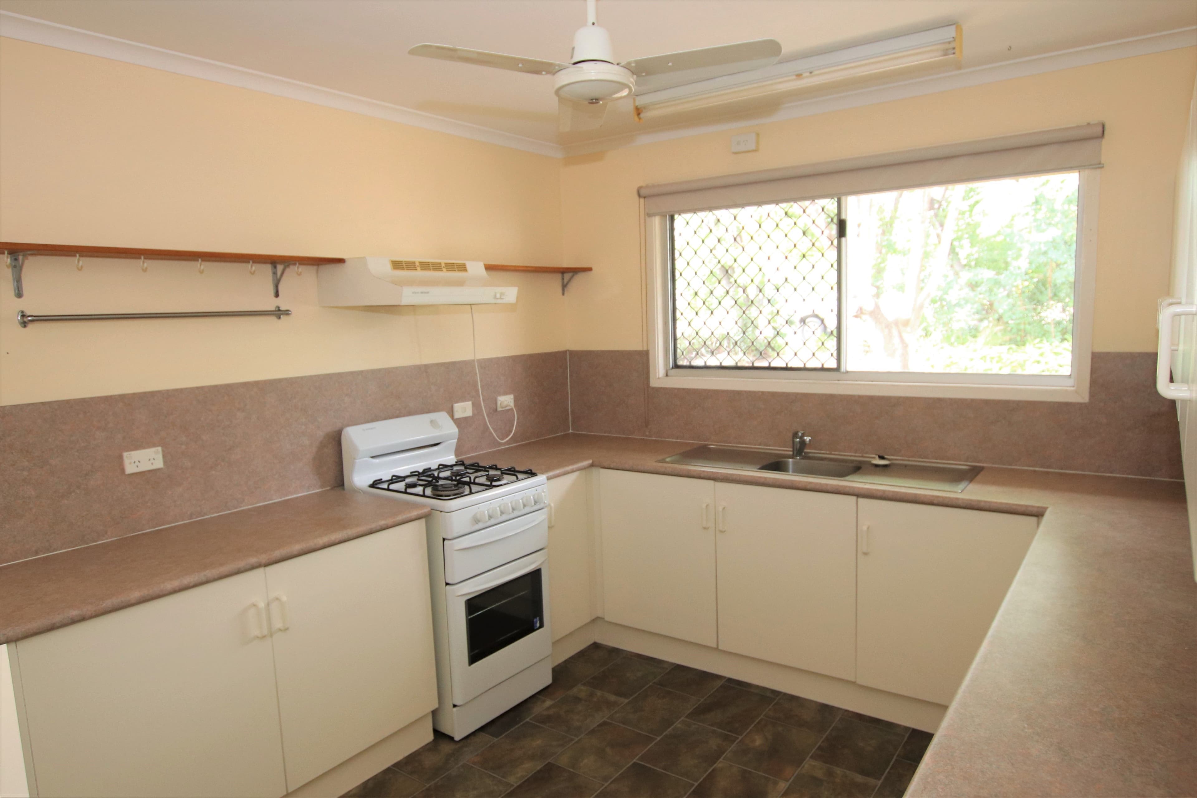 4 Lawrence Street, Biloela QLD 4715, Biloela - Thumbnail 3