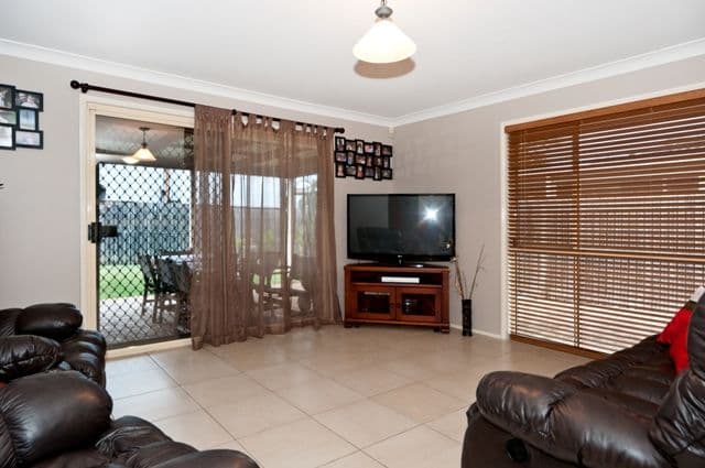 16 Jura Street, BRASSALL QLD 4305, Brassall - Thumbnail 8