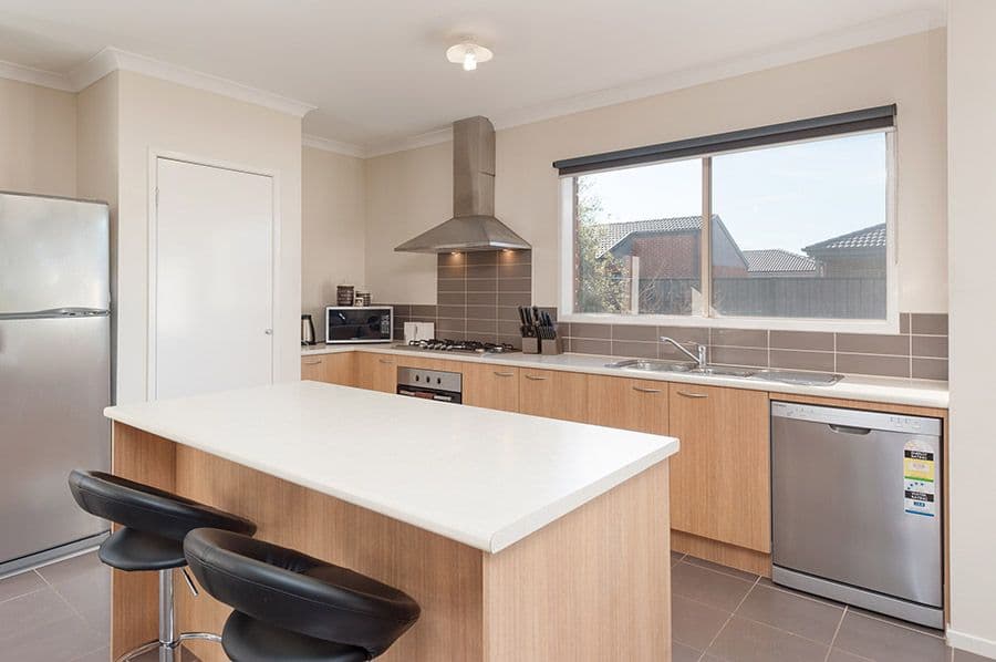 32 Brickwood Circuit, Craigieburn VIC 3064, Craigieburn - Thumbnail 2