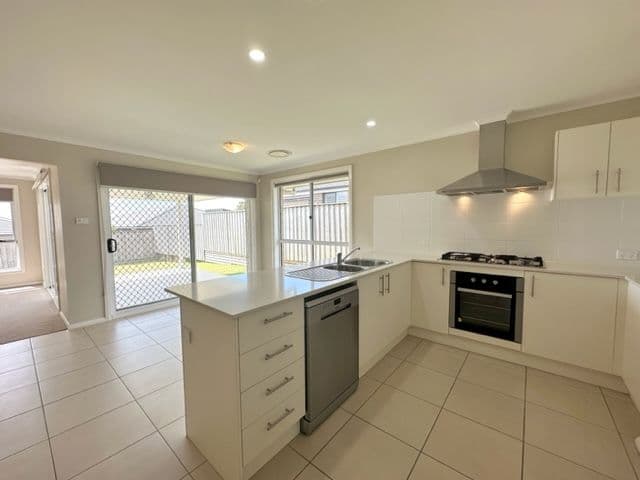 13 Mountain Street, CHISHOLM NSW 2322, Chisholm - Thumbnail 2