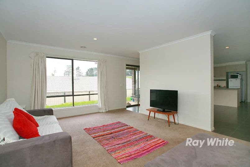 15 Mineral Court, DROUIN VIC 3818, Drouin - Thumbnail 2