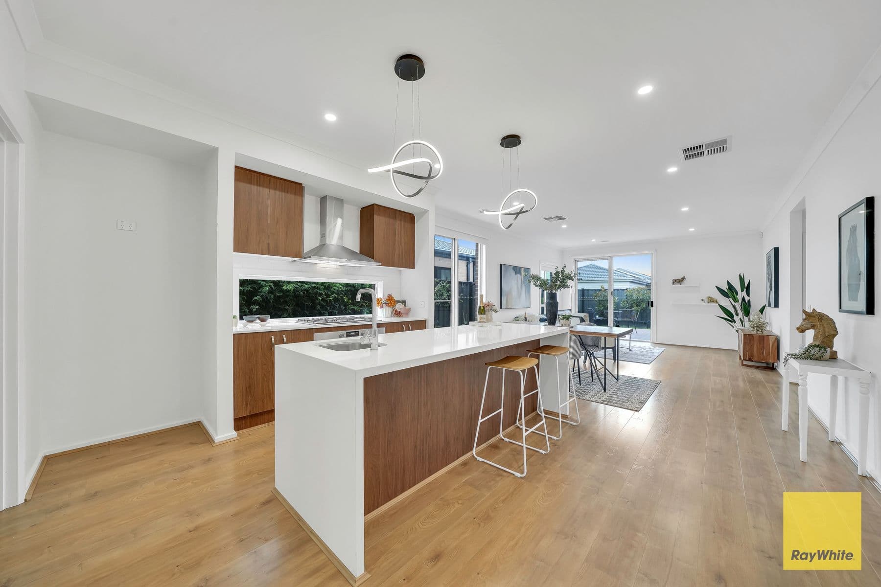 10 Pennyroyal Avenue, Truganina VIC 3029, Truganina - Thumbnail 4