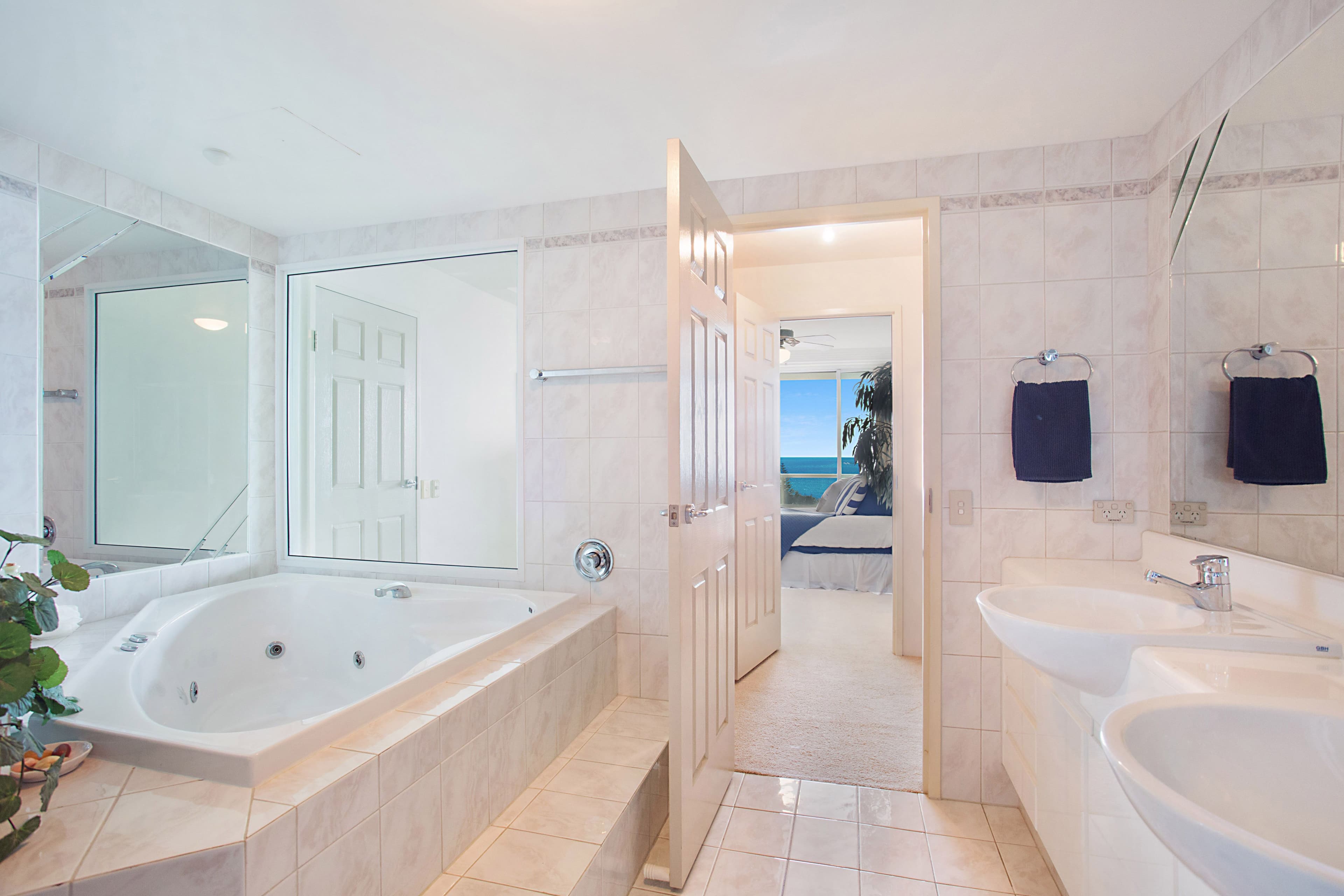 49 'Carmel By The Sea' 177 Old Burleigh Road, Broadbeach QLD 4218, Broadbeach - Thumbnail 6