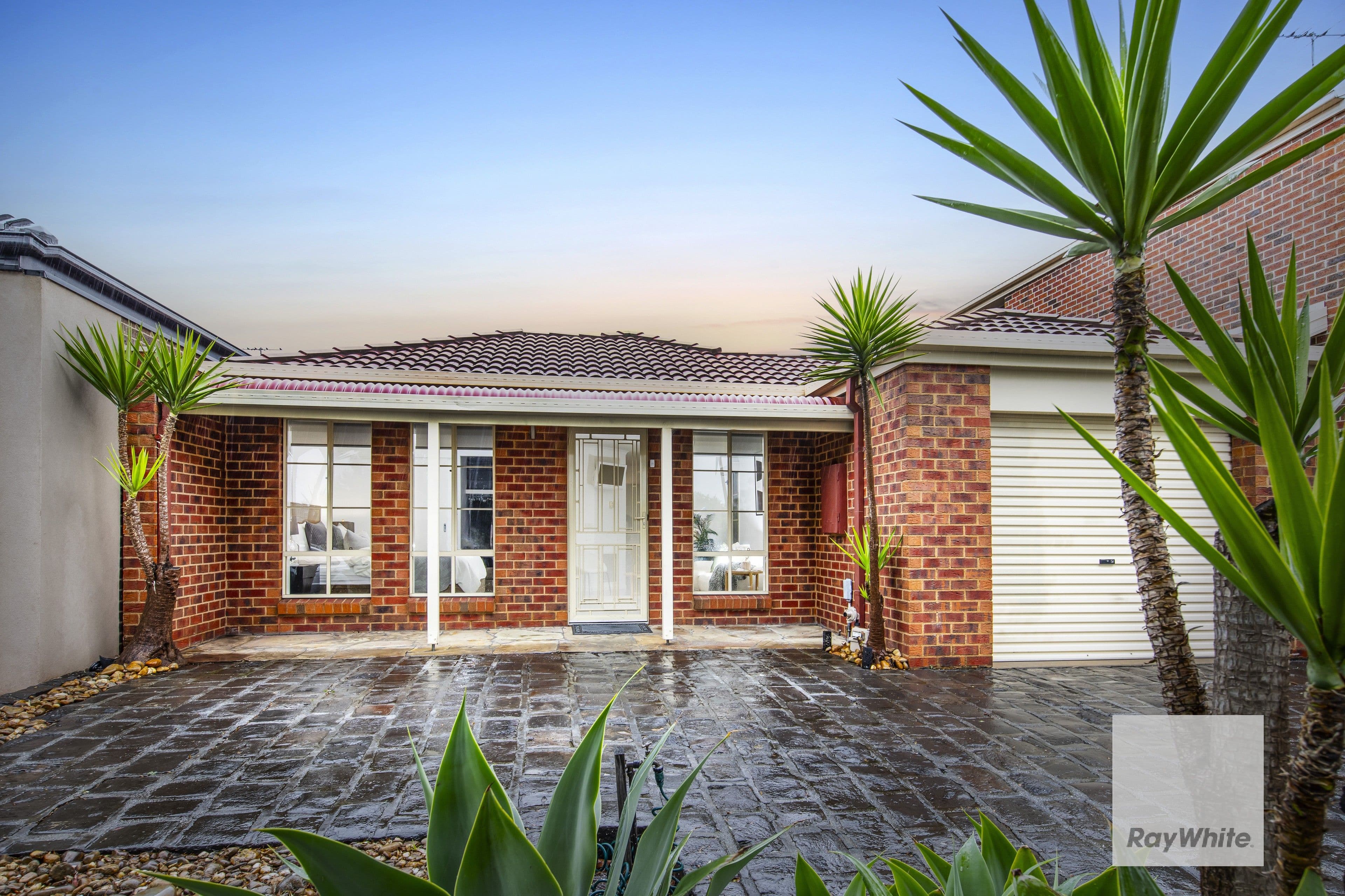 9 Huegill Drive, Burnside VIC 3023, Burnside - Thumbnail 2