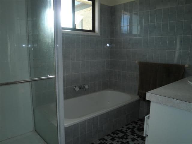 109 Bowen Street, ROMA QLD 4455, Roma - Thumbnail 2