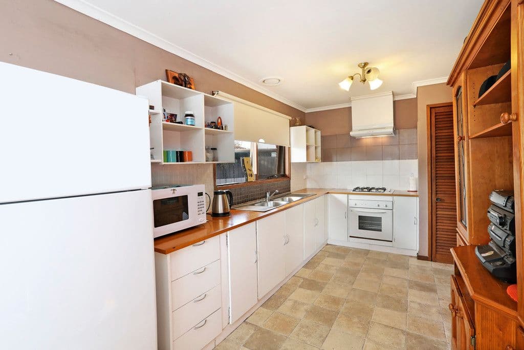 28 Moreland Avenue, Corio VIC 3214, Corio - Thumbnail 3