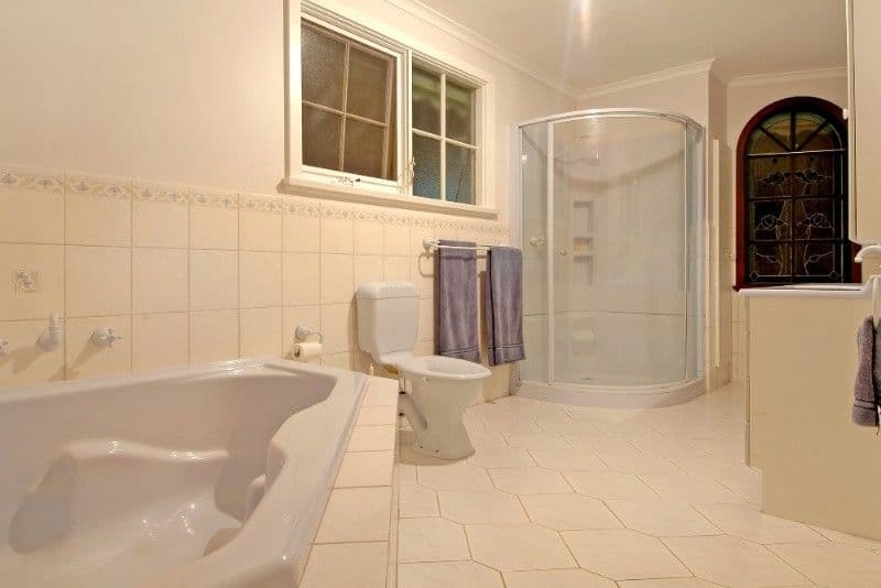8 Ronald Court, WATSONIA NORTH VIC 3087, Watsonia North - Thumbnail 3