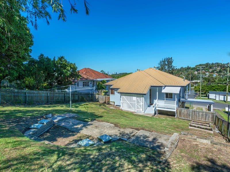 27 Armfield Street, Stafford QLD 4053, Stafford - Thumbnail 2
