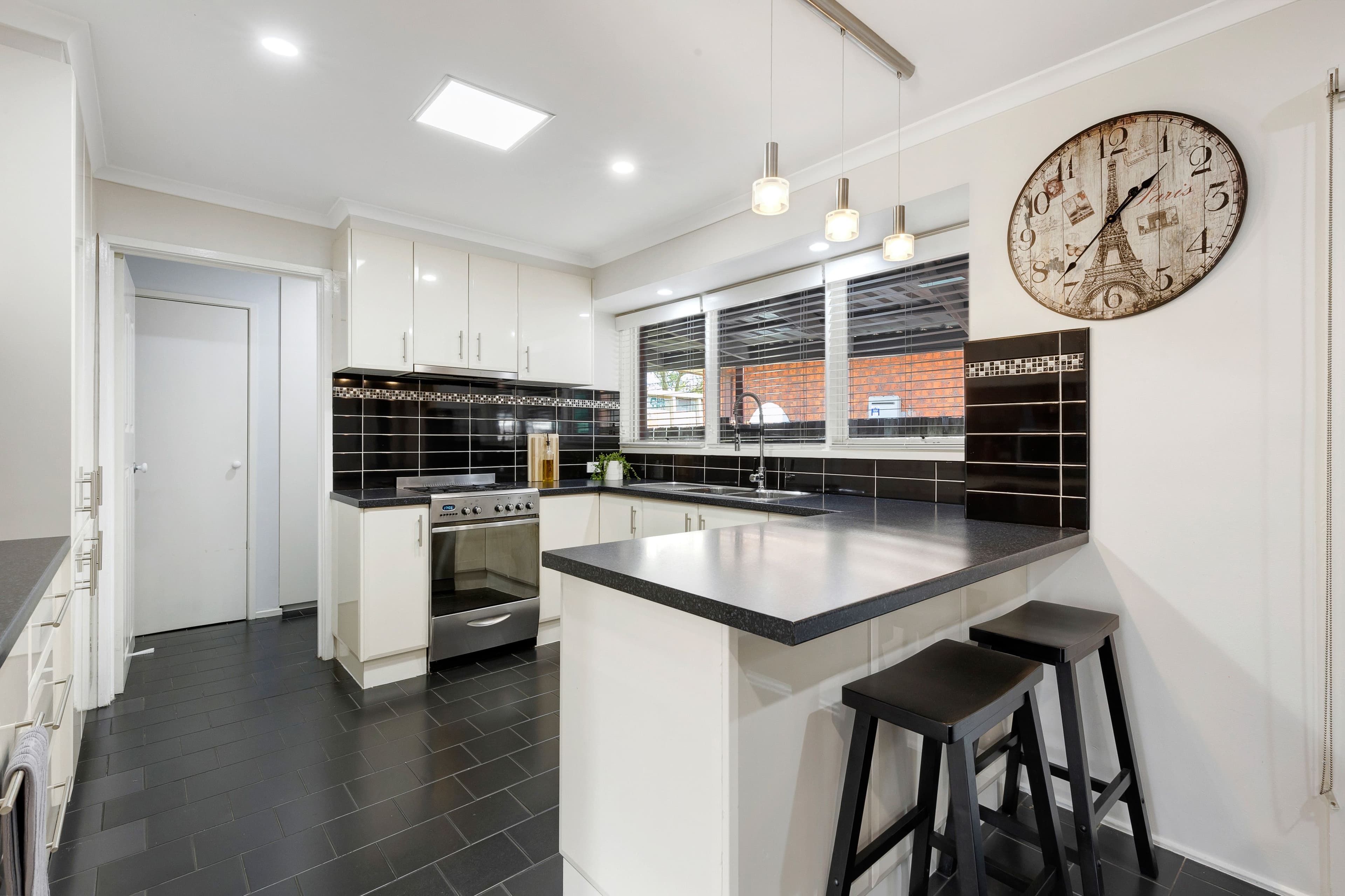 10 Valonia Court, Craigieburn VIC 3064, Craigieburn - Thumbnail 4