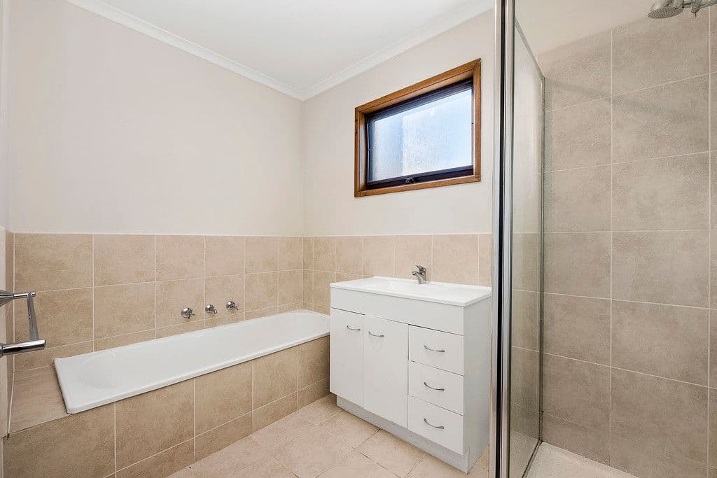 16 Oakwood Drive, Keysborough VIC 3173, Keysborough - Thumbnail 3