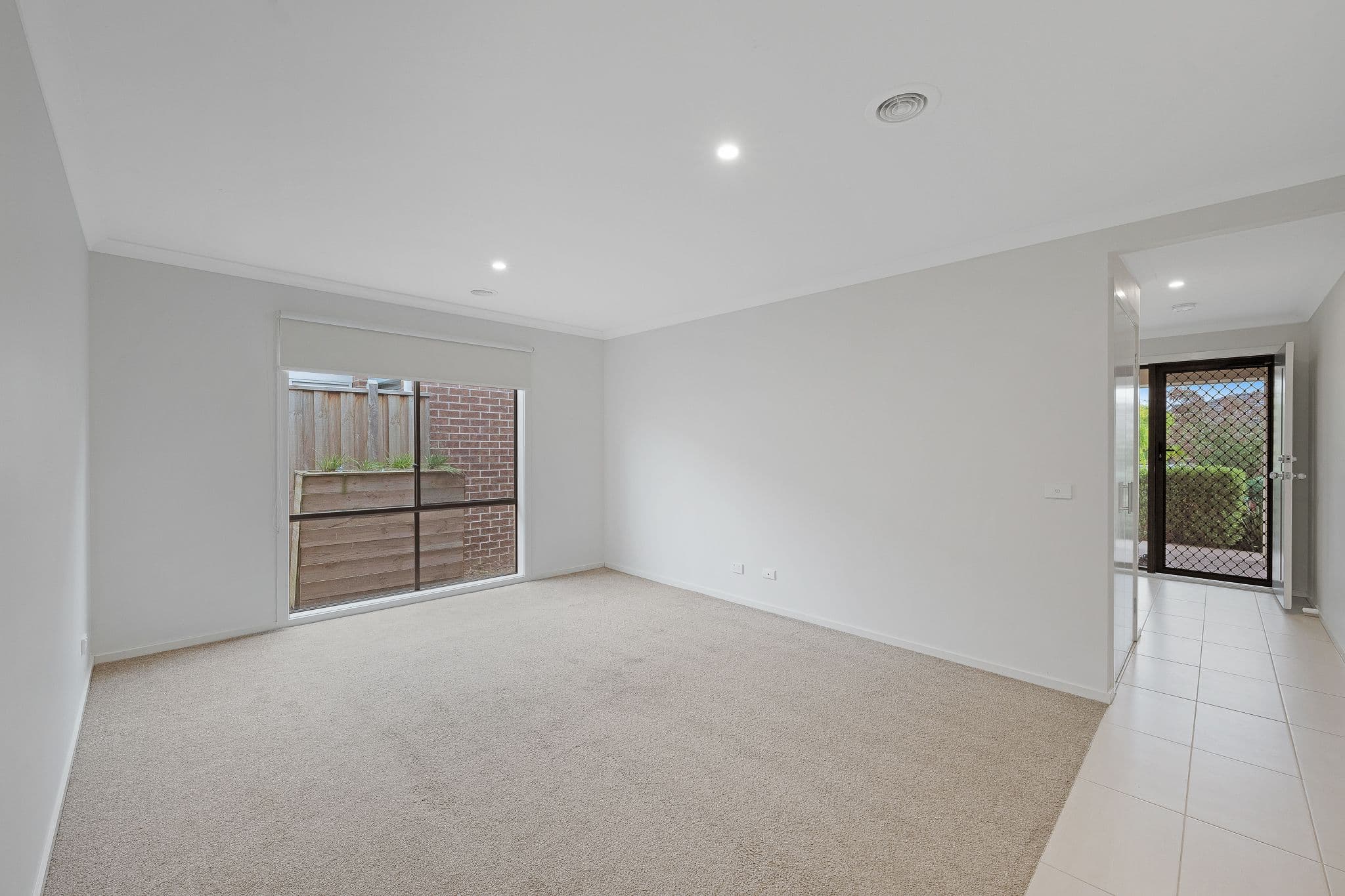 10 Great Banjo Street, Clyde North VIC 3978, Clyde North - Thumbnail 2