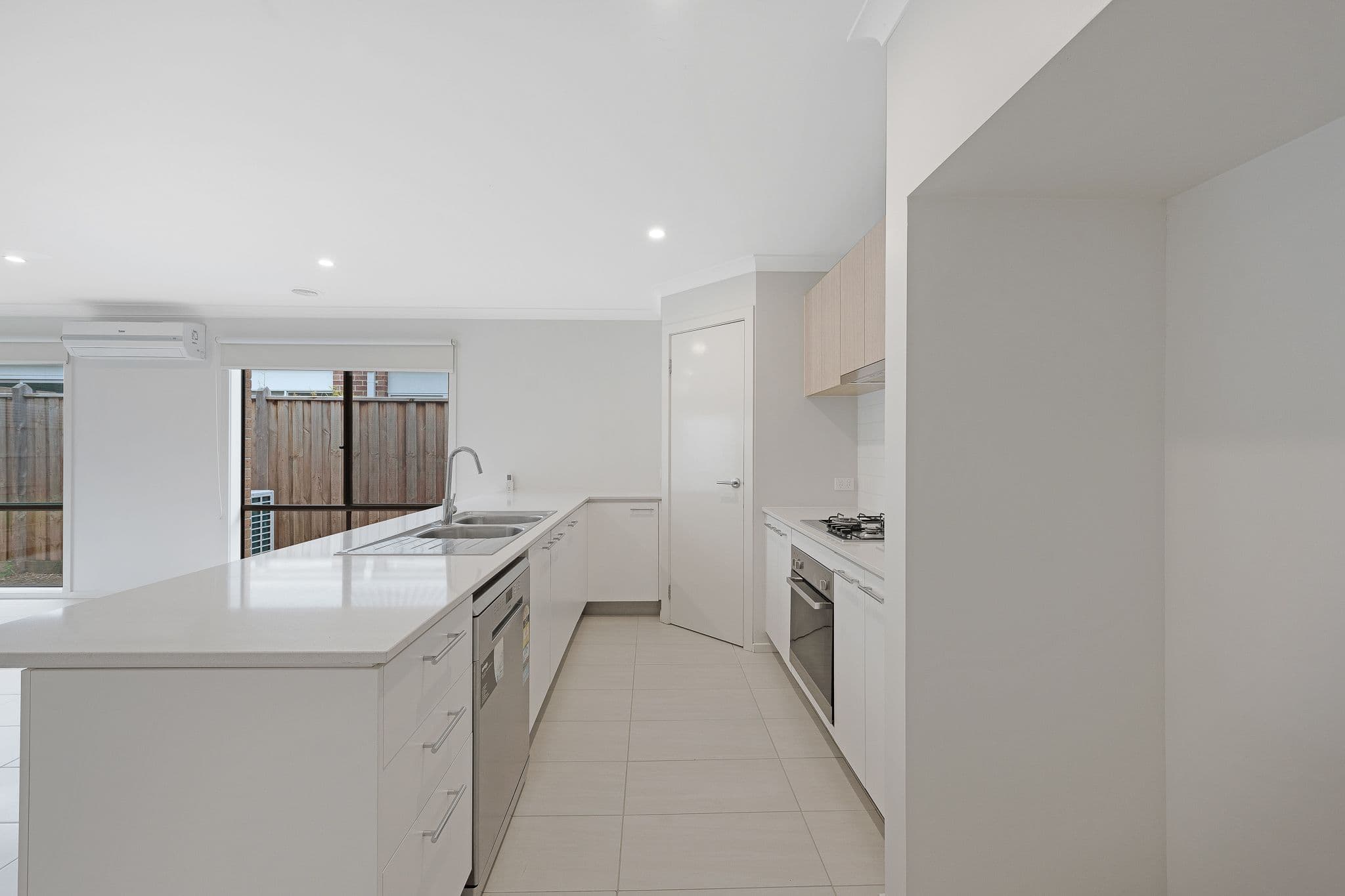 10 Great Banjo Street, Clyde North VIC 3978, Clyde North - Thumbnail 4