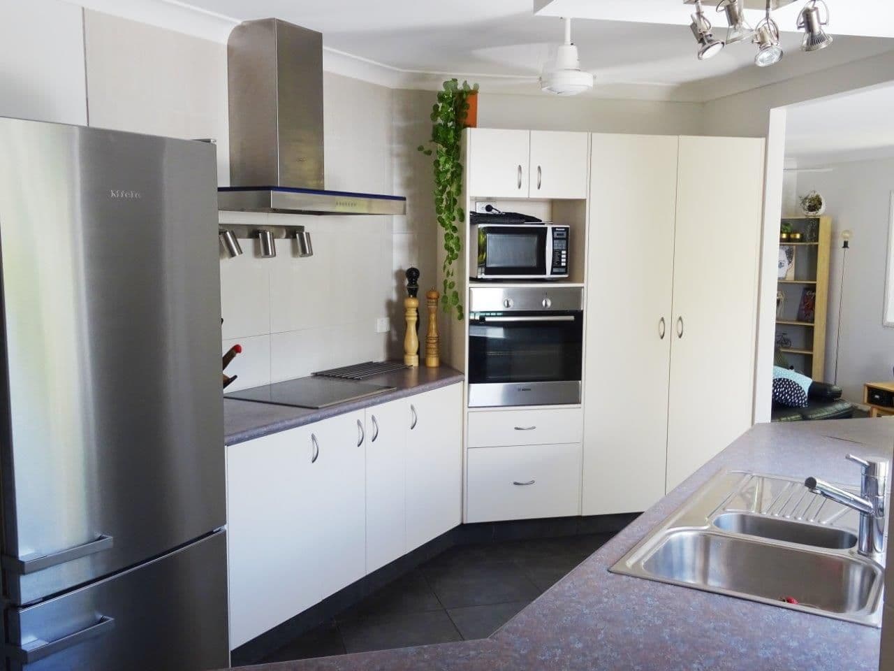 91 Allied Drive, Arundel QLD 4214, Arundel - Thumbnail 2