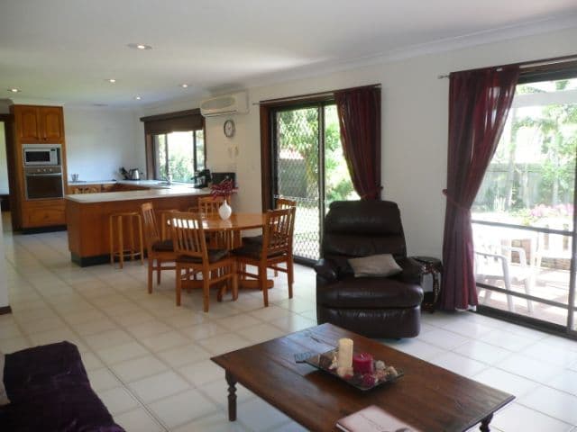 8 Halmore Place, CHAPEL HILL QLD 4069, Chapel Hill - Thumbnail 3