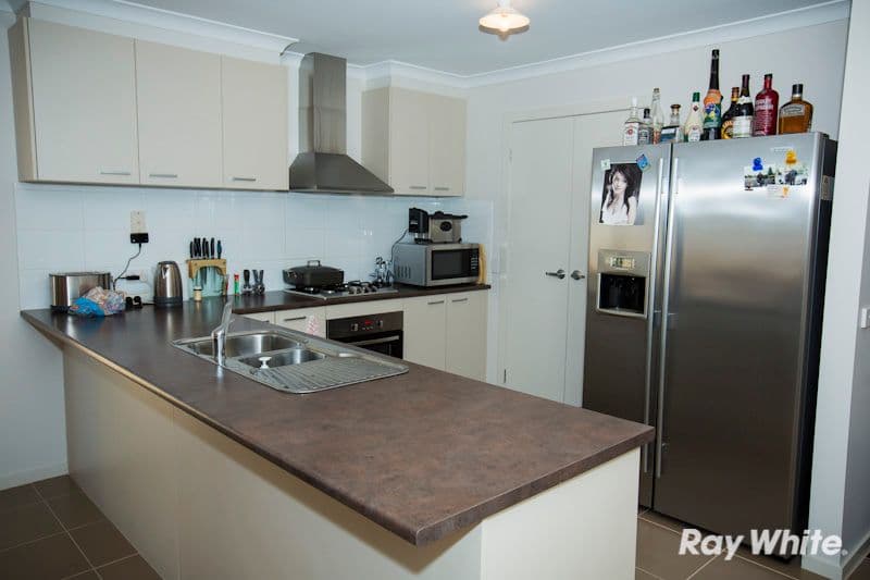 8 Penarie Place, PAKENHAM VIC 3810, Pakenham - Thumbnail 2