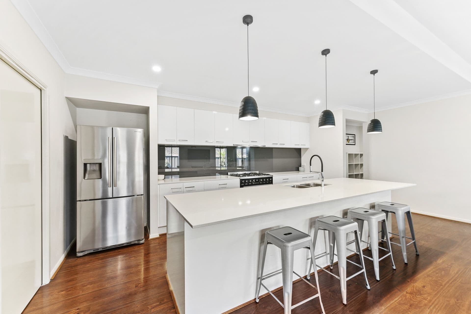 21 Featherbrook Circuit, Cranbourne North VIC 3977, Cranbourne North - Thumbnail 2