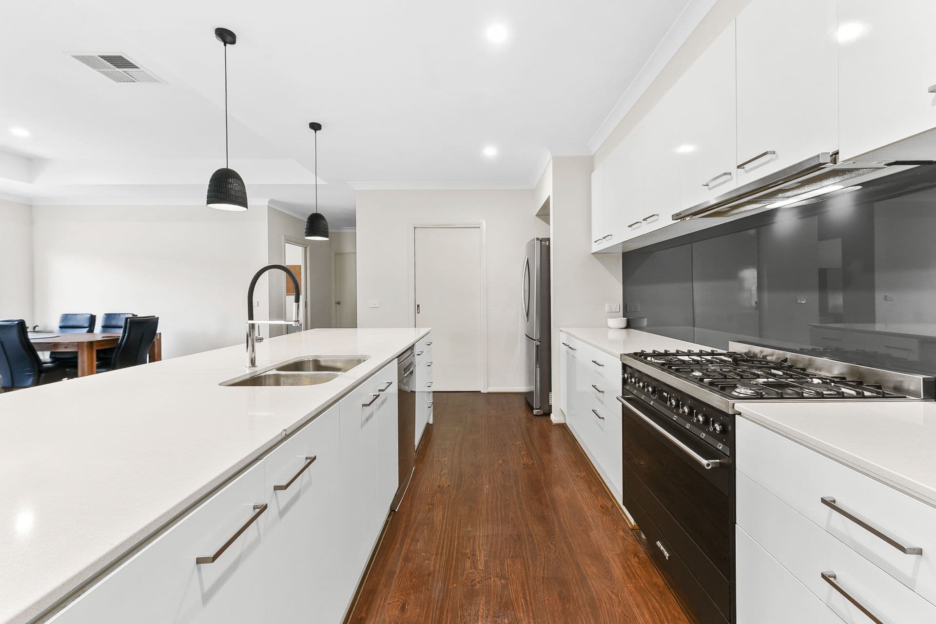 21 Featherbrook Circuit, Cranbourne North VIC 3977, Cranbourne North - Thumbnail 4