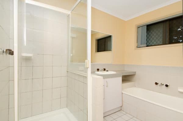 2 Carlie Court, REDBANK PLAINS QLD 4301, Redbank Plains - Thumbnail 5
