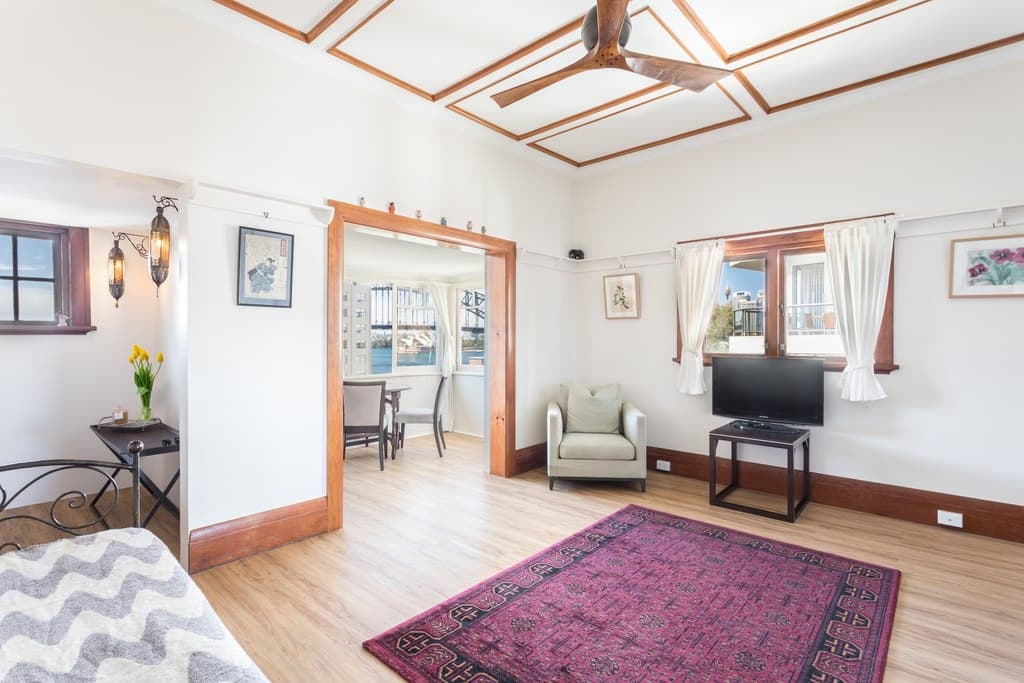 6/12 East Crescent Street, McMahons Point - Image 1