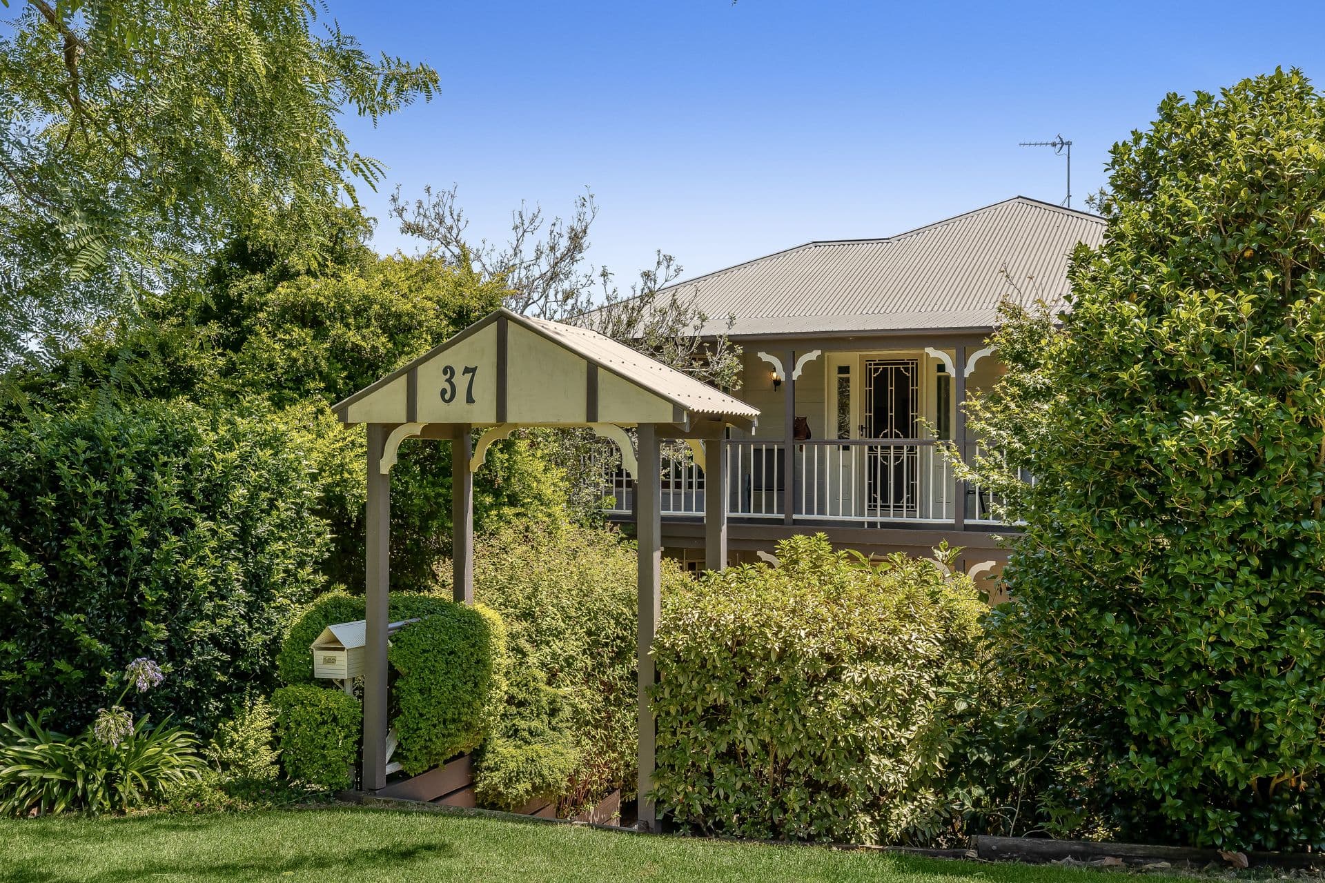 37 Harvey Street, Mount Lofty QLD 4350, Mount Lofty - Thumbnail 4