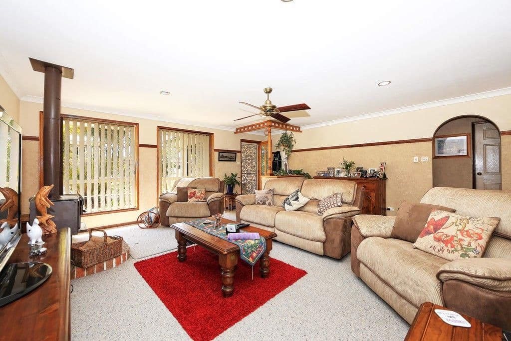 10 Torrens Close, Callala Bay - Image 1