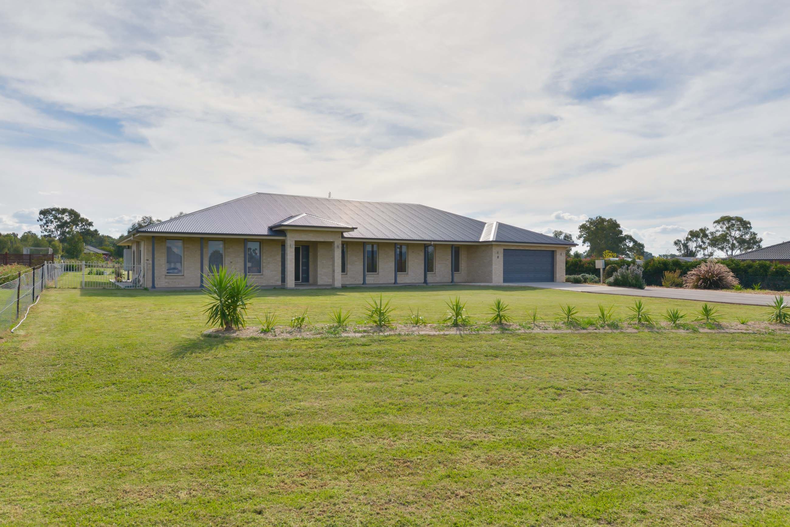 8 Edna Close, Tamworth NSW 2340, Tamworth - Image 1