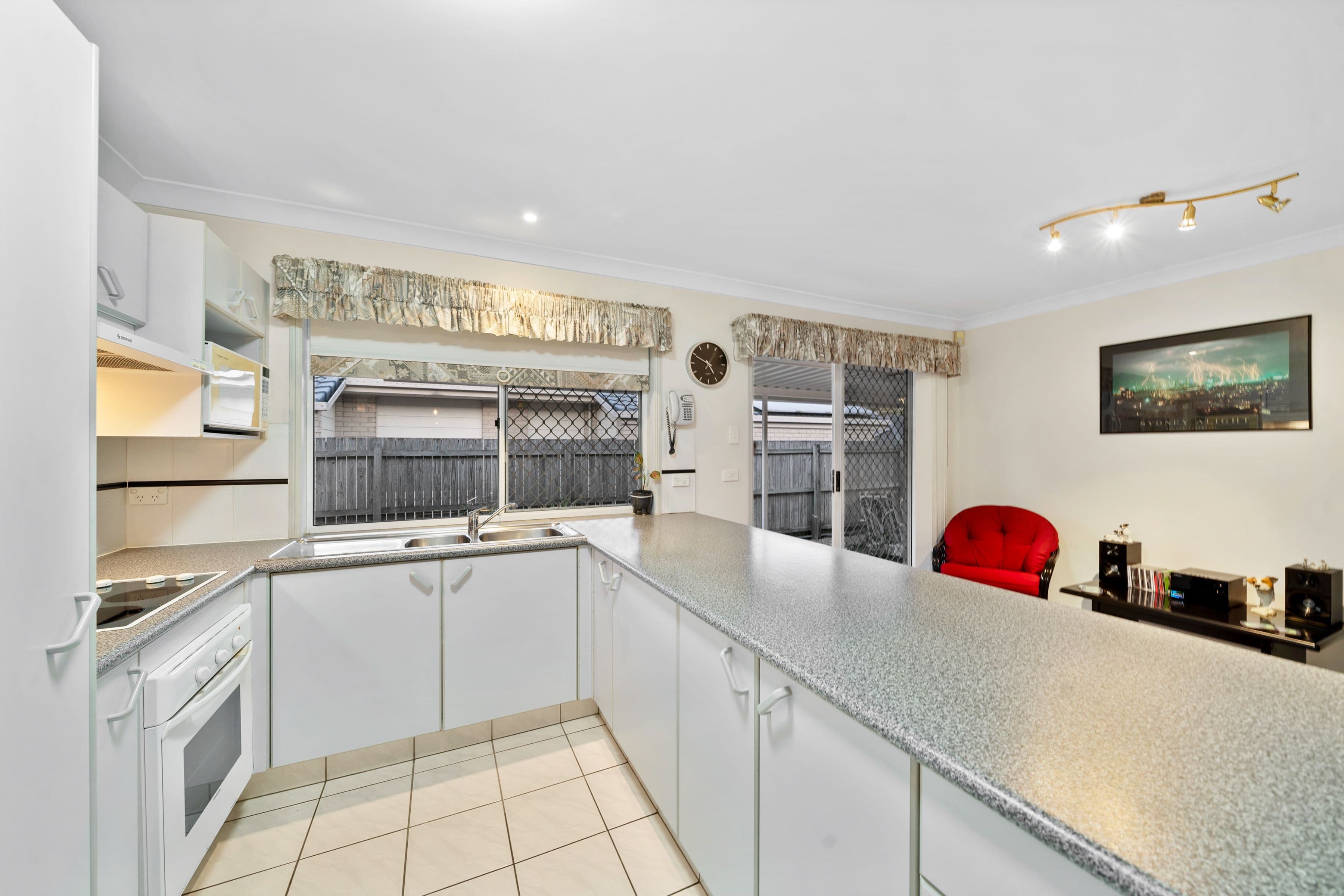 18 Sandford Court, Heritage Park QLD 4118, Heritage Park - Thumbnail 3